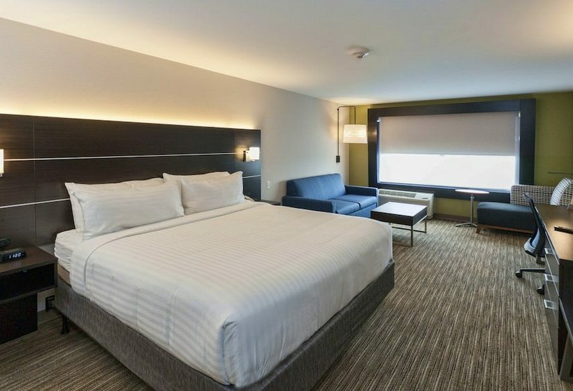 سوییت, Holiday Inn Express & Suites   Dodge City, An Ihg