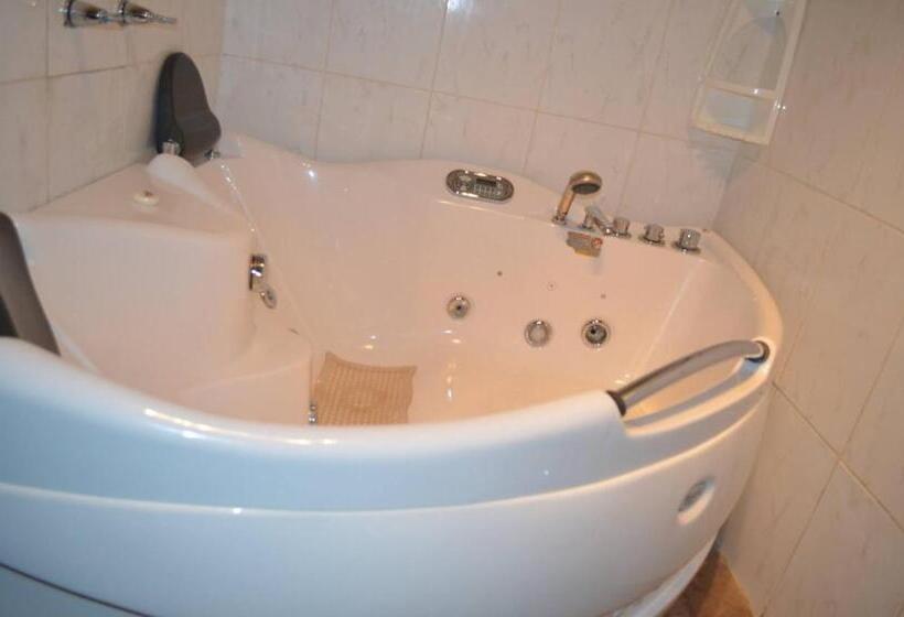 Люкс, Hostal Restaurante Guaracu