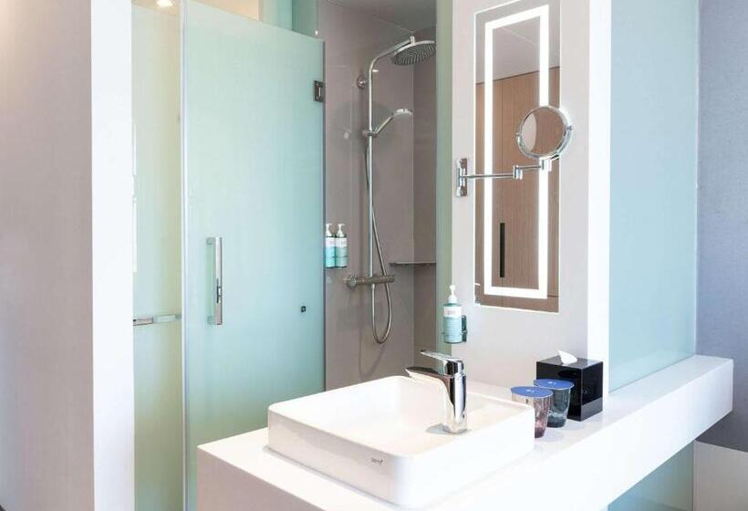 Номер Superior Кровать Кинг, Novotel Phnom Penh Bkk 1