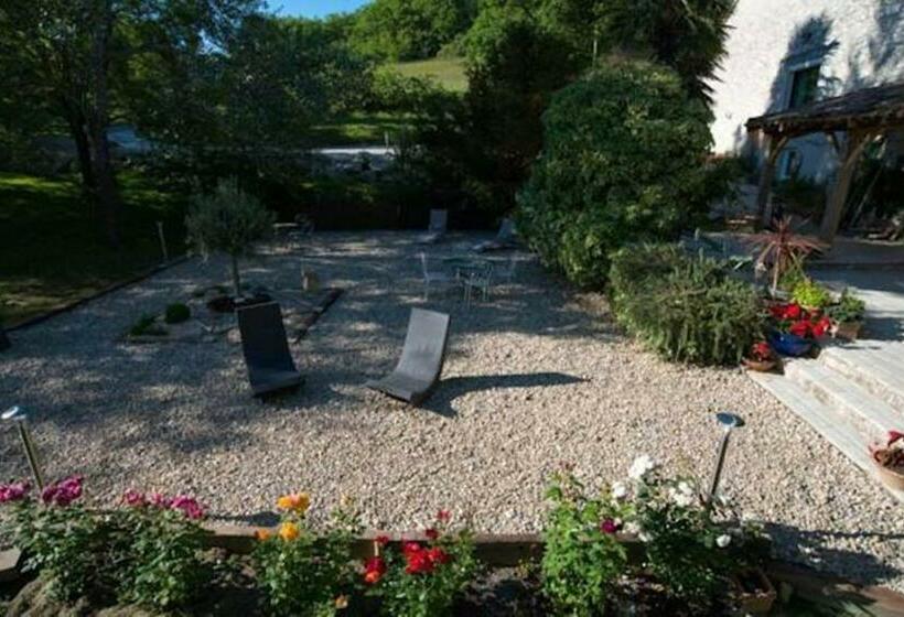 Номер Стандарт, Auberge Du Canabal