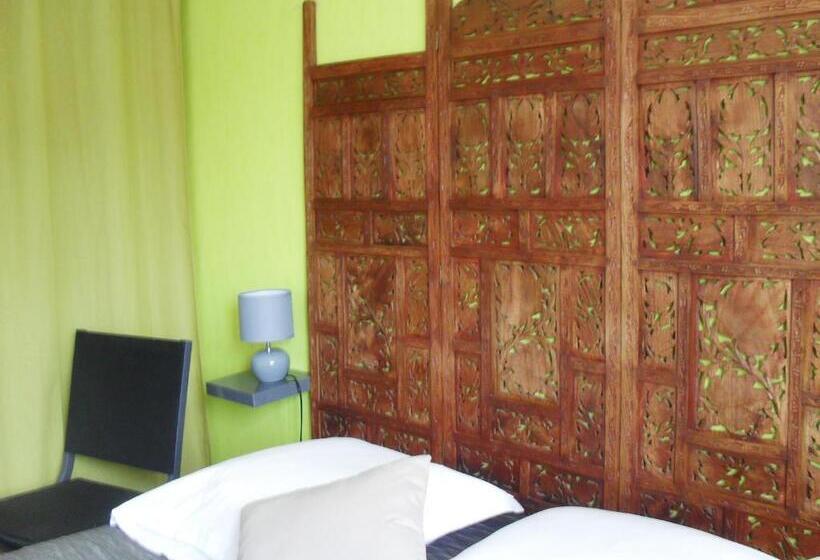Номер Стандарт Вид на Бассейн, Chambre D Hote Veronique