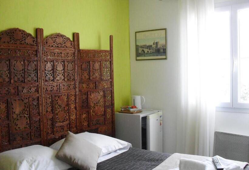 Номер Стандарт Вид на Бассейн, Chambre D Hote Veronique