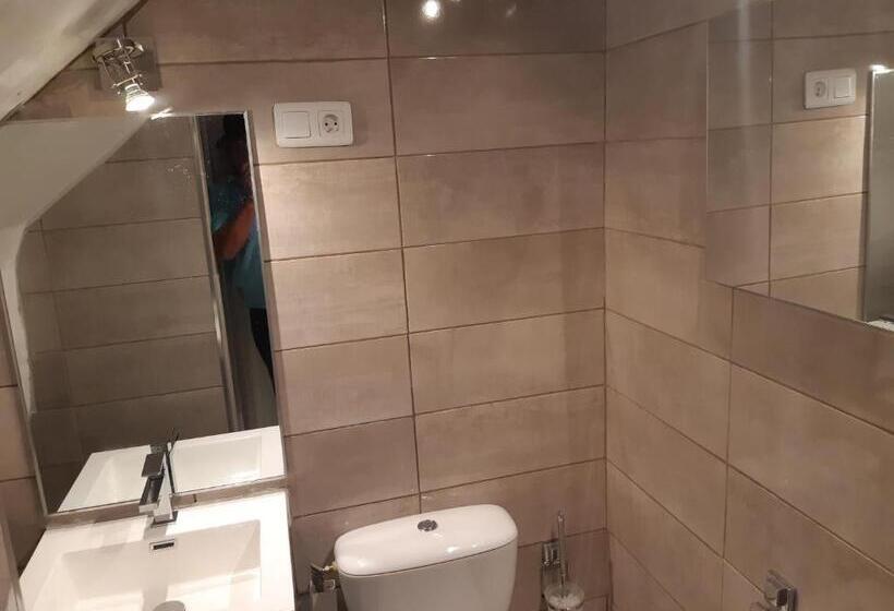 غرفة عائلية مطلّة علي الجبل, Chambre D Hote Veronique