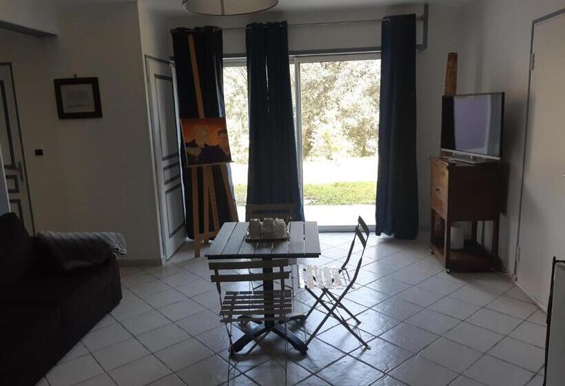 غرفة عائلية مطلّة علي الجبل, Chambre D Hote Veronique