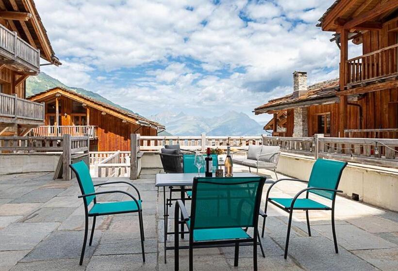 חדר משפחתי, Black Diamond Lodge