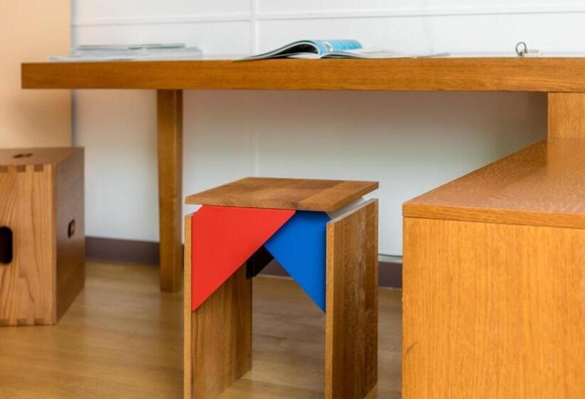 Трехместный Номер Стандарт Вид на Сад, Le Corbusier