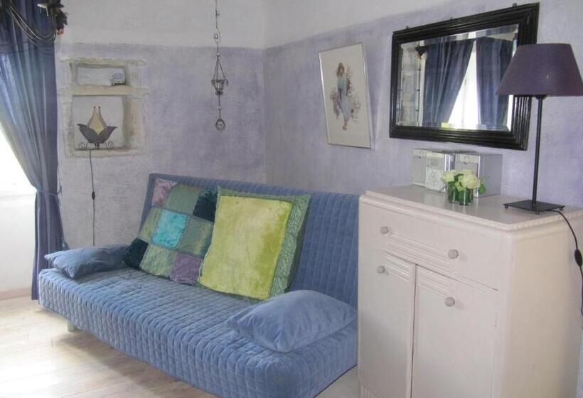 Семейный Номер, La Flor Azul