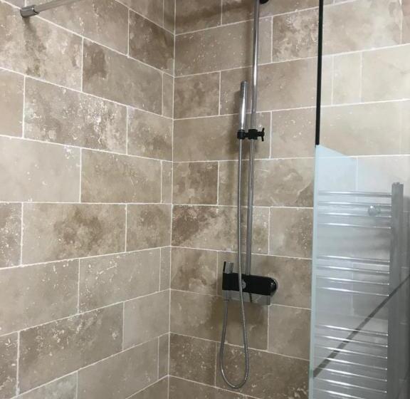 آپارتمان لوکس 1 خوابه, Family Hôtel
