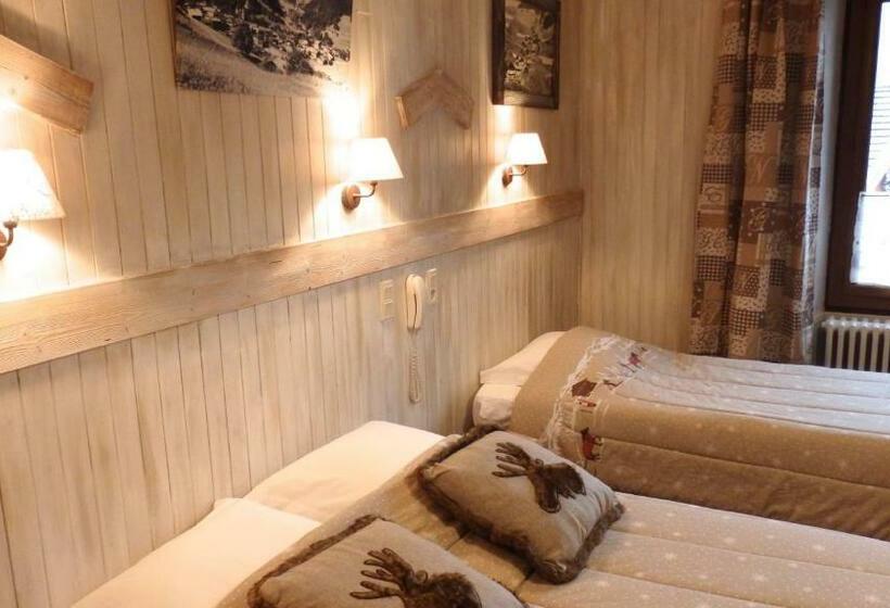 Номер Стандарт Трехместный, Hôtel Viallet