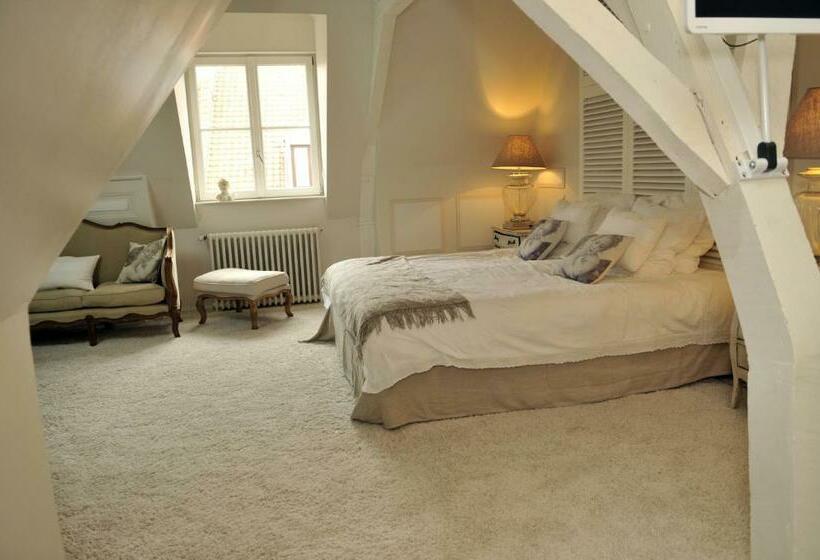 جناح إدارى, Bienvenue Chez Nous