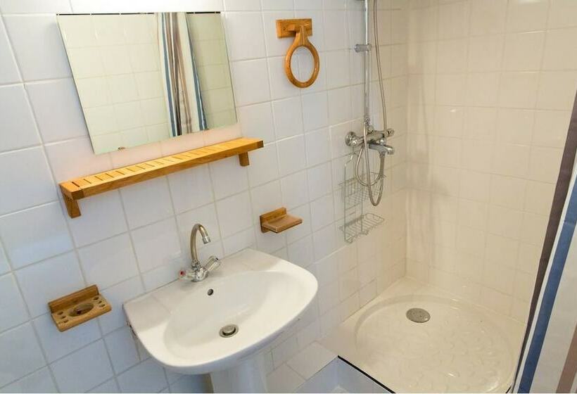 غرفة قياسية ثلاثية, Domaine Bellelauze