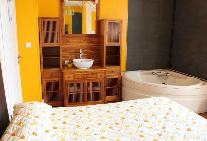 Номер Стандарт Вид на Бассейн, Manoir François 1er