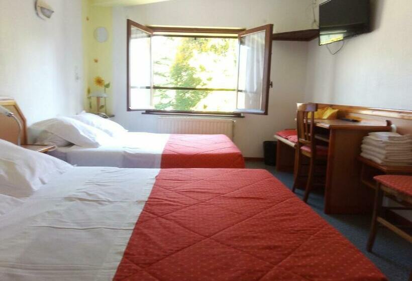 غرفة قياسية رباعية, Hôtel Des Touristes