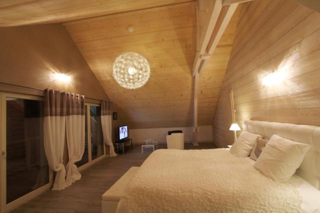 Люкс с Балконом, Chambres D'hôtes Couleurs Bois & Spa