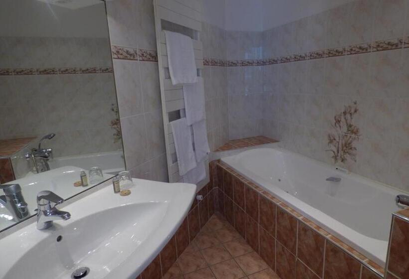 수피리어 자쿠지 룸, Hôtel Du Lion D'or