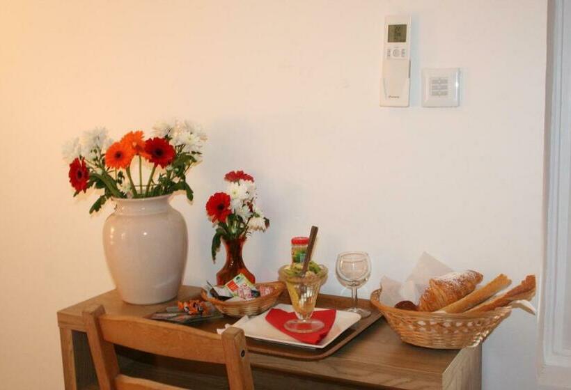 Номер Стандарт Трехместный, Hôtel Les Italiens