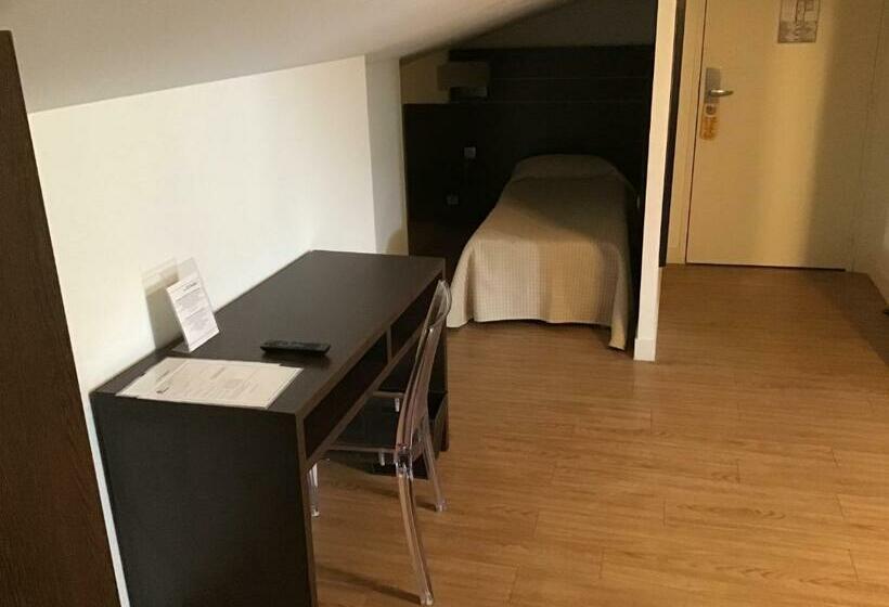 חדר סטנדרט לשלושה, Restaurant Elissaldia