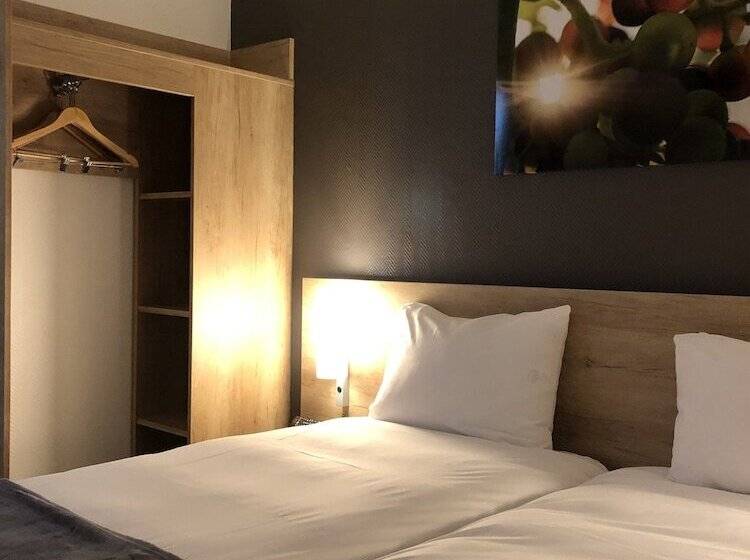 Номер Стандарт, Wood Inn Bordeaux Aeroport