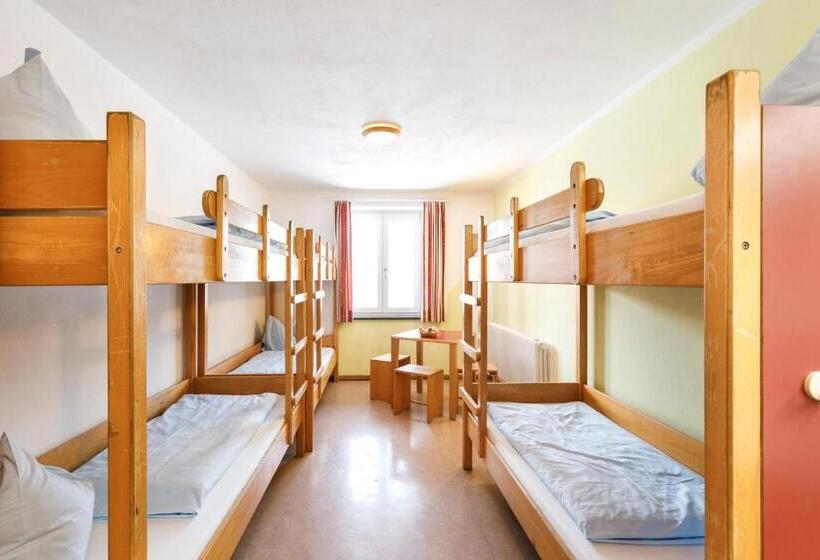 Кровать в Общей Комнате, Djh Jugendherberge Oberstdorf   Membership Required!