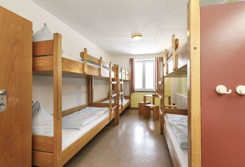 Кровать в Общей Комнате, Djh Jugendherberge Oberstdorf   Membership Required!