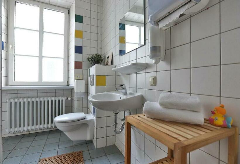 バス共有のスタンダードルーム, Kolping Hostel Trier Im Warsberger Hof