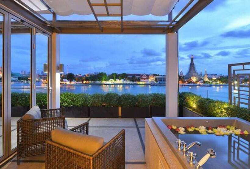 سوئیت پریمیوم, Riva Arun Bangkok