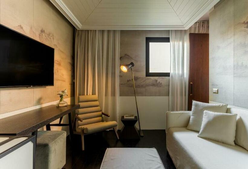 デラックスルーム, Room Mate Emir