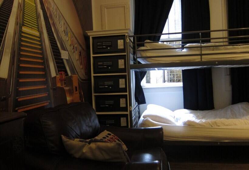 ルームシェアのワンベッド, The Horse & Stables   Hostel
