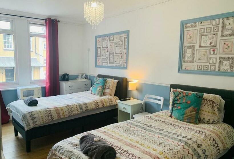 Номер Стандарт, Circle Guest House Bed Only
