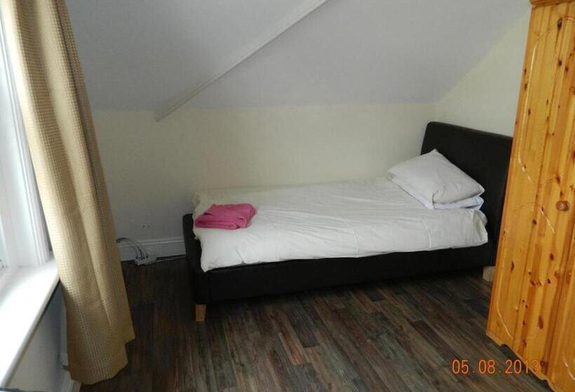Номер Стандарт Индивидуальный Совместная Ванная, Circle Guest House Bed Only