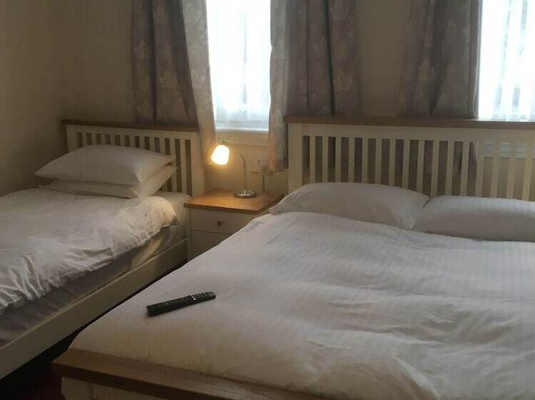 اتاق خانوادگی, Elmdon Lodge