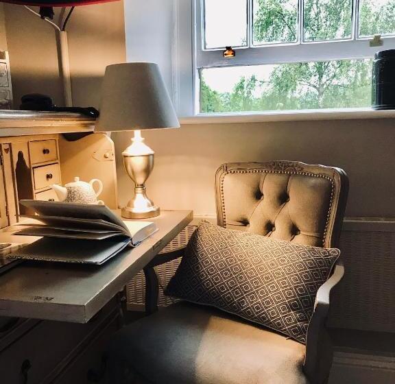 スタンダードシングルルーム, The Bridge House