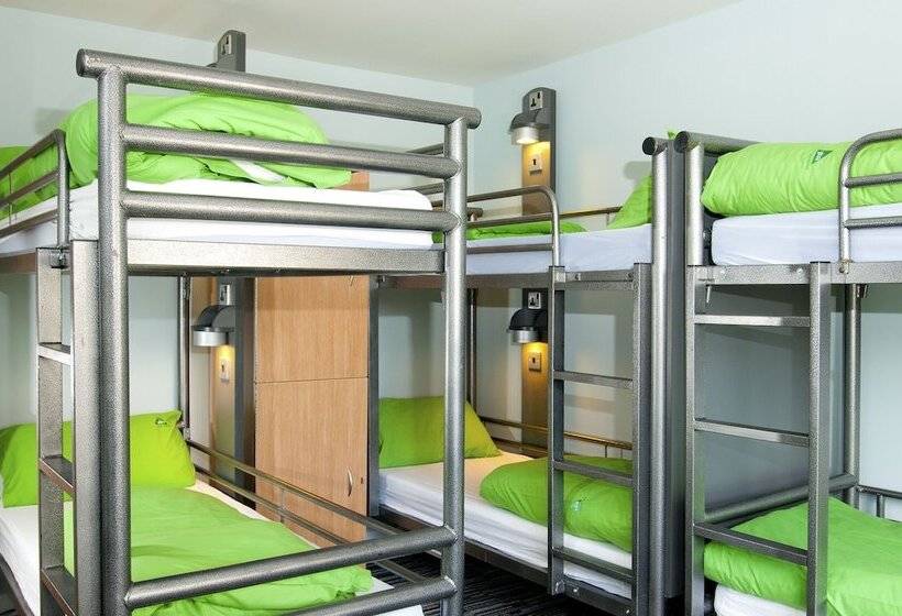 מיטה בחדר מעונות עם מקלחת משותפת, Yha Stratford Upon Avon