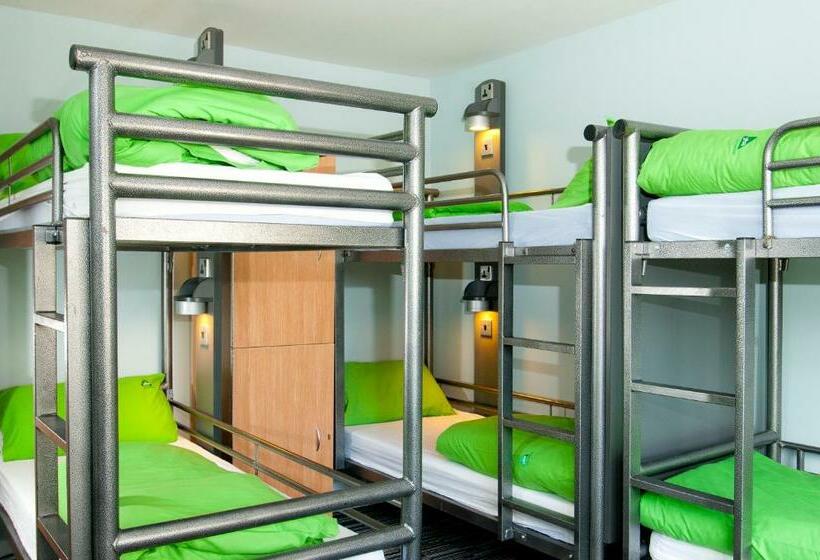 חדר סטנדרטי לארבעה עם חדר אמבטיה משותף, Yha Stratford Upon Avon