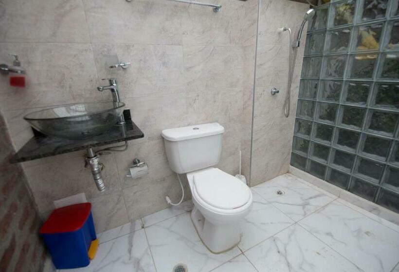 اتاق استاندارد با بالکن, Mauricio Babilonia