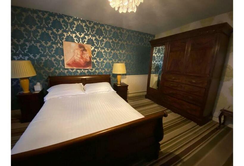 四人标准间, Lamphey Hall