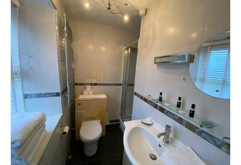 四人标准间, Lamphey Hall