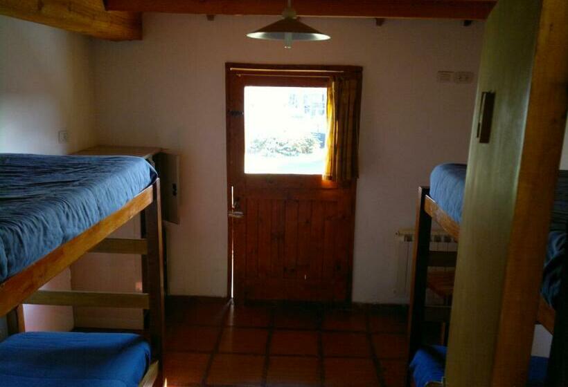 Кровать в Многоместном Номере с Общей Ванной, Calafate Hostel