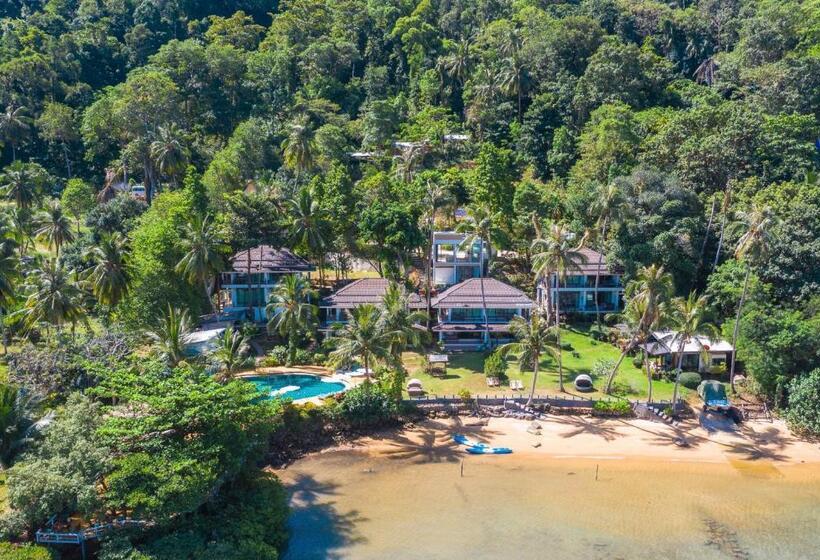 Номер Стандарт Вид на Сад, Resolution Resort