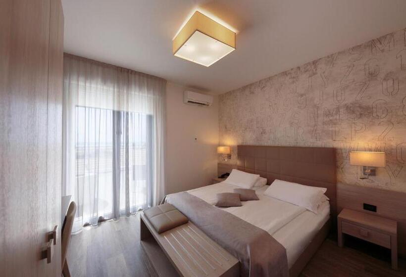 Triple Room Sea View, Monaco