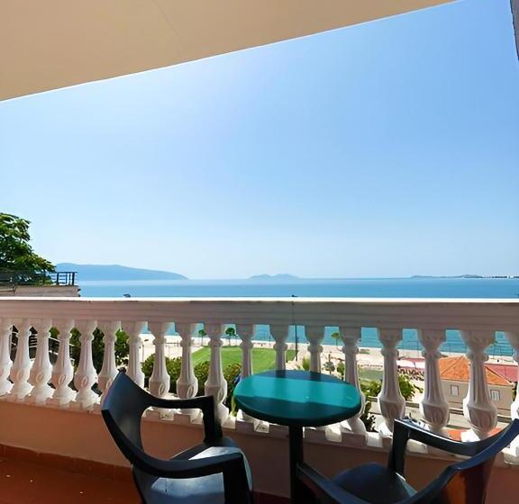 Habitación Estándar Vista Mar con Balcón, Nacional