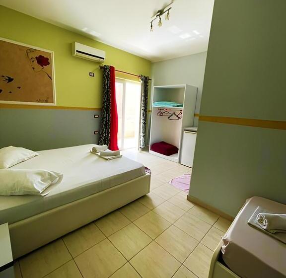 Habitación Triple Estándar con Balcón, Nacional