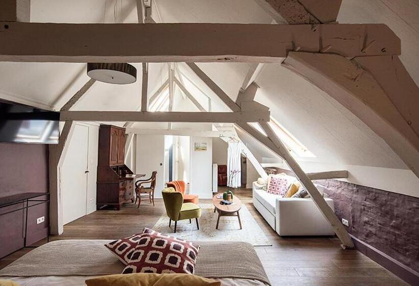Люкс, Ganda Rooms & Suites