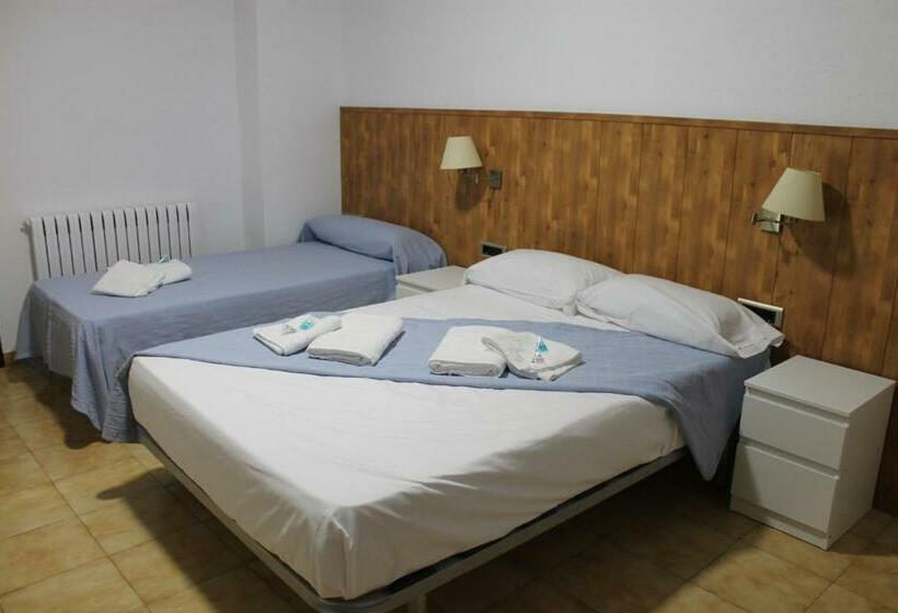 اتاق استاندارد سه نفره, Hostal Amantes De Teruel
