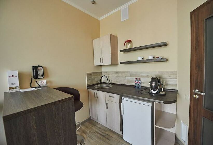디럭스 룸, Ramada By Wyndham Rostov On Don Hotel And Spa
