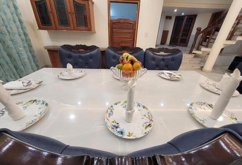 四人豪华间, Regalia Home Sapphire Stay