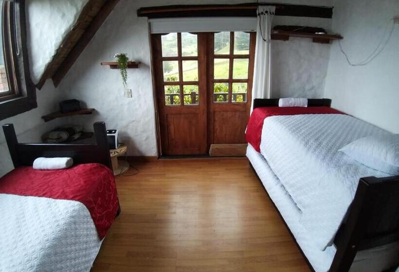 Трехместный Номер Стандарт с Балконом, Hostal Finca Huatabampo