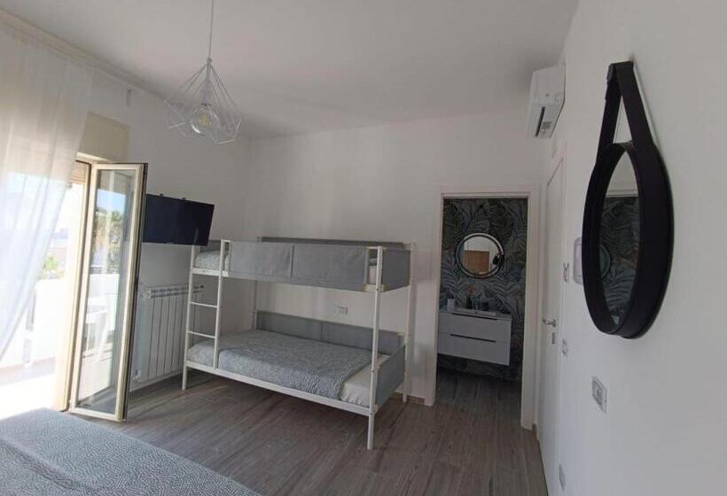 اتاق استاندارد چهار تخته با چشم‌انداز دریا, Casa Al Mare Luxury