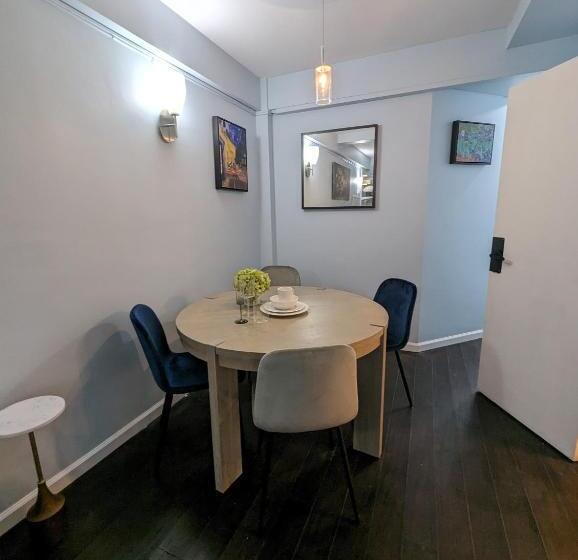 آپارتمان 1 خوابه, Fully Renovated Manhattan Gem