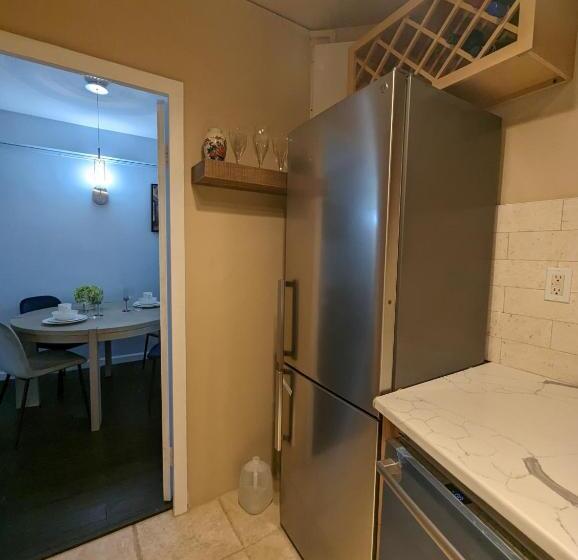 آپارتمان 1 خوابه, Fully Renovated Manhattan Gem